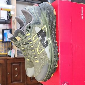 New Balance Fresh Foam More Trail V2  Trail Running Sneakers Mens Size 10.5